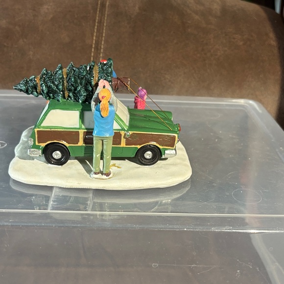 Lemax Festive Family Car with Tree Set - Picture 5 of 6